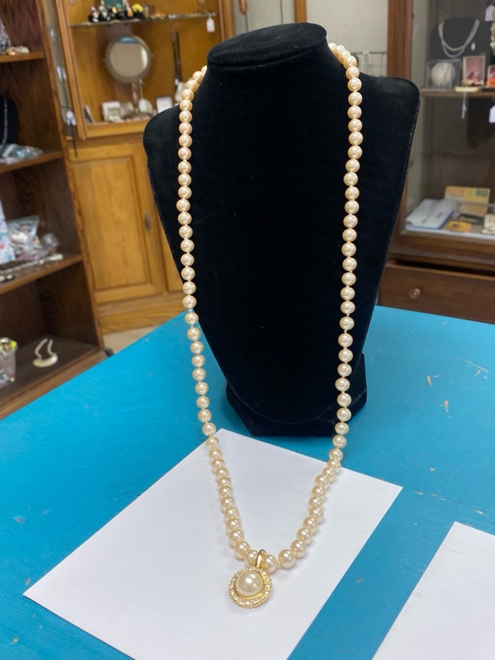 Vintage Nolan Miller Pearl Pendant Necklace - Cream Pearl with Gold Accents